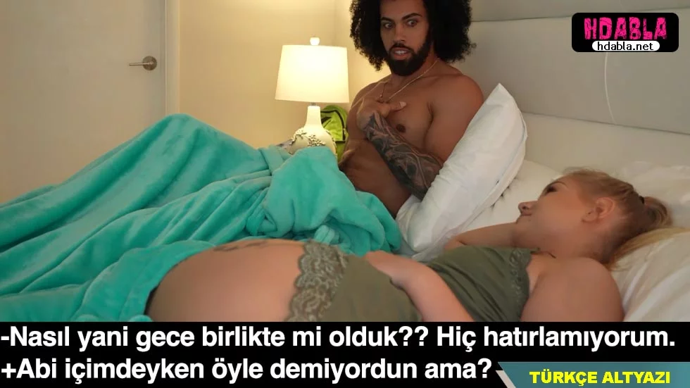 Bacımı gizlice izlerken üstünü değiştirirken gerçekten keyif alıyorum.