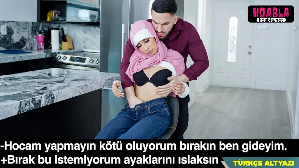 Annemin ayaklarını ovarken bacak arasını fark ettim ve heyecanlandım
