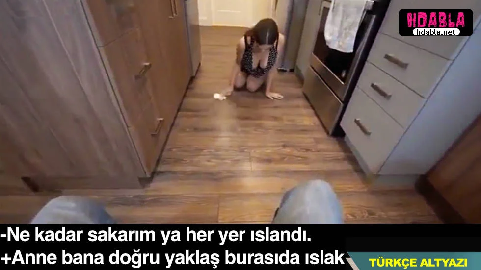Ablama masaj yaparken fark ettirmeden memesine dokundum.