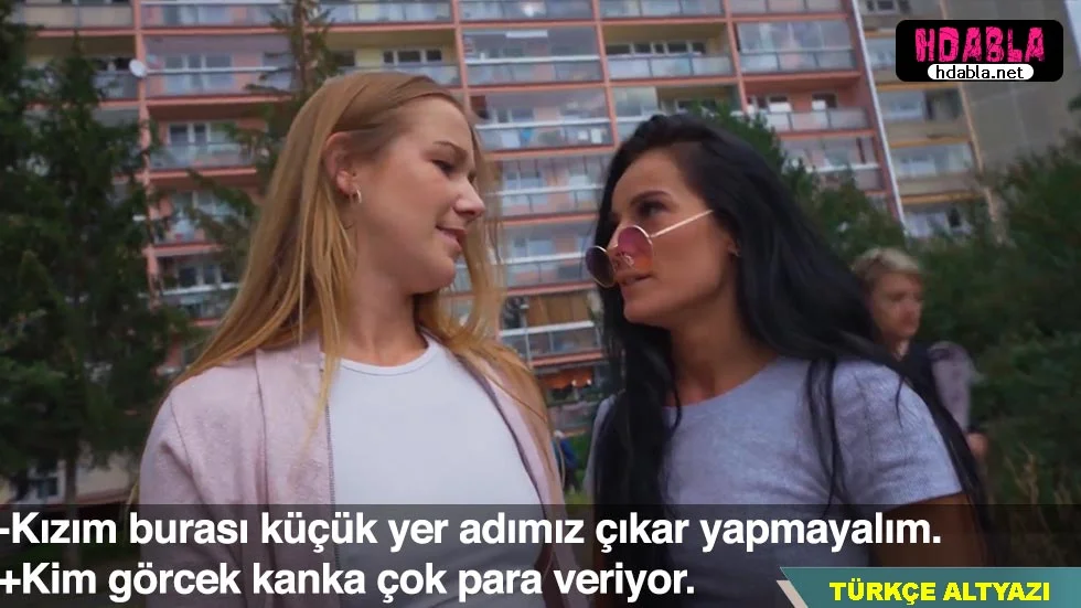 Kuzenimin yoga yaparken fark etmeden arkasına yaklaşıp destekledim.
