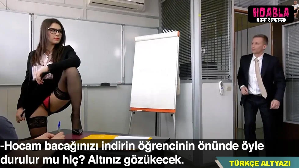 Facebook’ta tanıştığı bir adamla evli olduğu halde ilişki yaşayan türbanlı kadın.