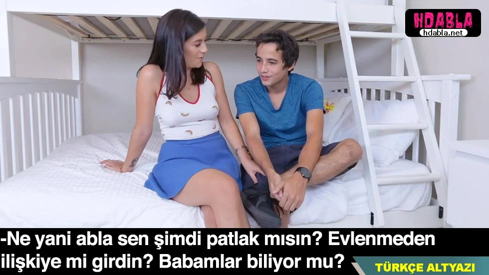 Babamla ayrıldıktan sonra annem boşta kalınca, ben onun sorumluluğunu üstlendim ve altıma aldım.