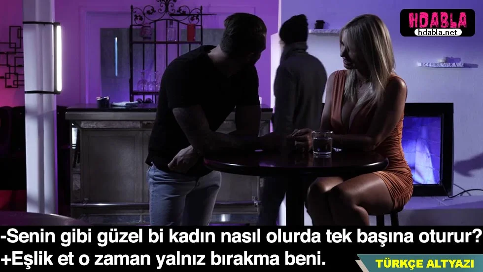 Babası zengin bir adamla ilişkiye giren ve bu durumu destekleyen kızını gördüği an boşaldı.