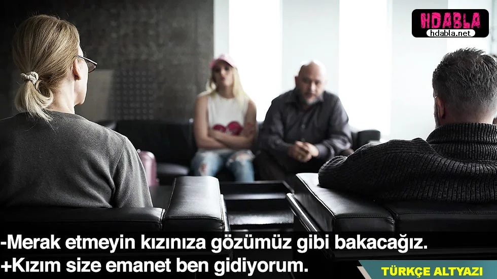 Kız arkadaşının annesini çakacağı sırada yakalandılar ve büyük bir utanç yaşadılar.