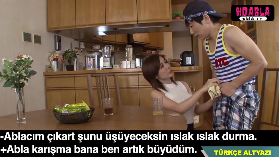 Annesini gözetleyerek cinsel organını okşarken yakalandı. Amautresi!