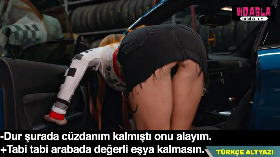 Yemek masasında arkadaşımın annesine aşık oldum ve ona ilgi gösterdim.