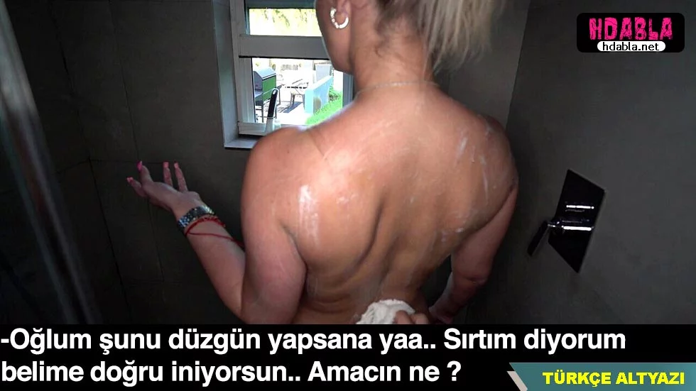 Kardeşimin yattığı yerde yanına gidip, arkasına geçerek hafifçe dokundum.