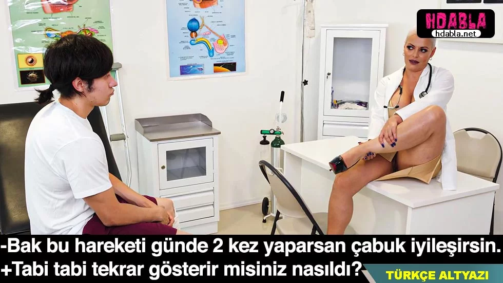 Birlikte arkadaşımın annesini tatmin ettik.